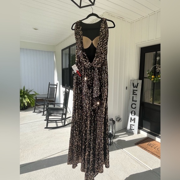 Mac Duggal size 6 Cowl back sequin trumpet gown Bronze/gold - Picture 5 of 6